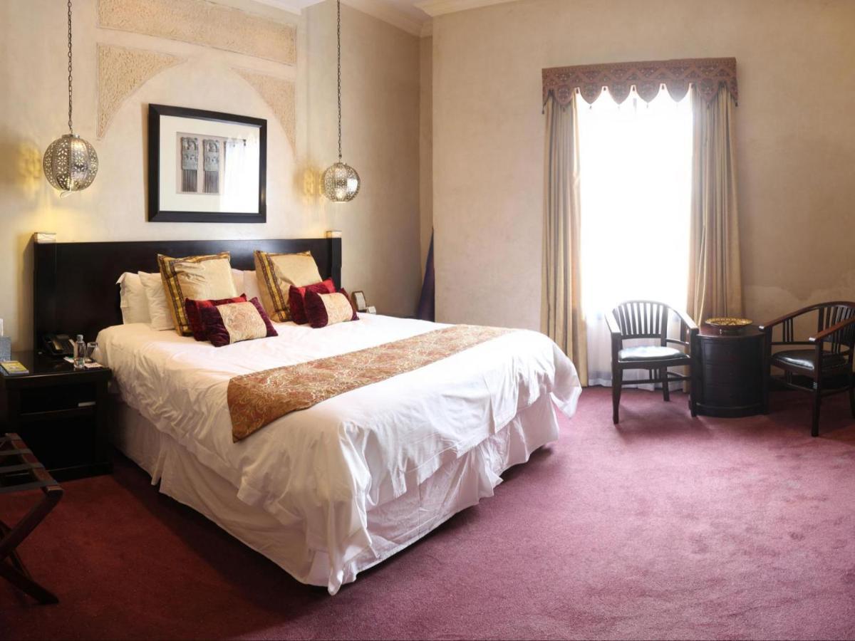 Royal Elephant Hotel & Conference Centre 켄투리온 외부 사진