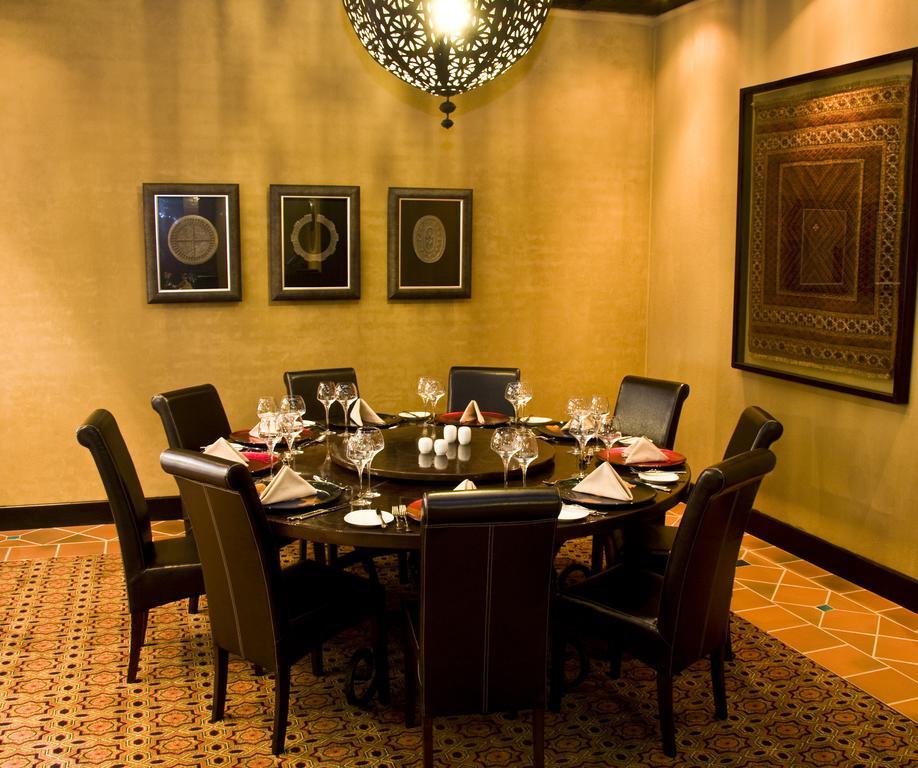 Royal Elephant Hotel & Conference Centre 켄투리온 외부 사진