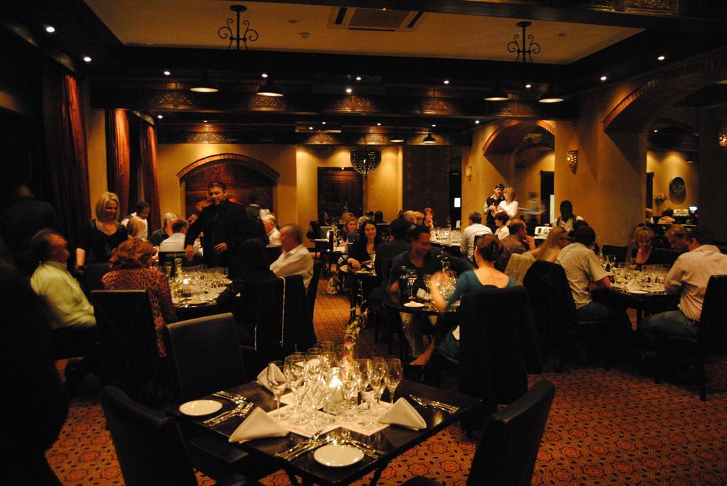 Royal Elephant Hotel & Conference Centre 켄투리온 외부 사진