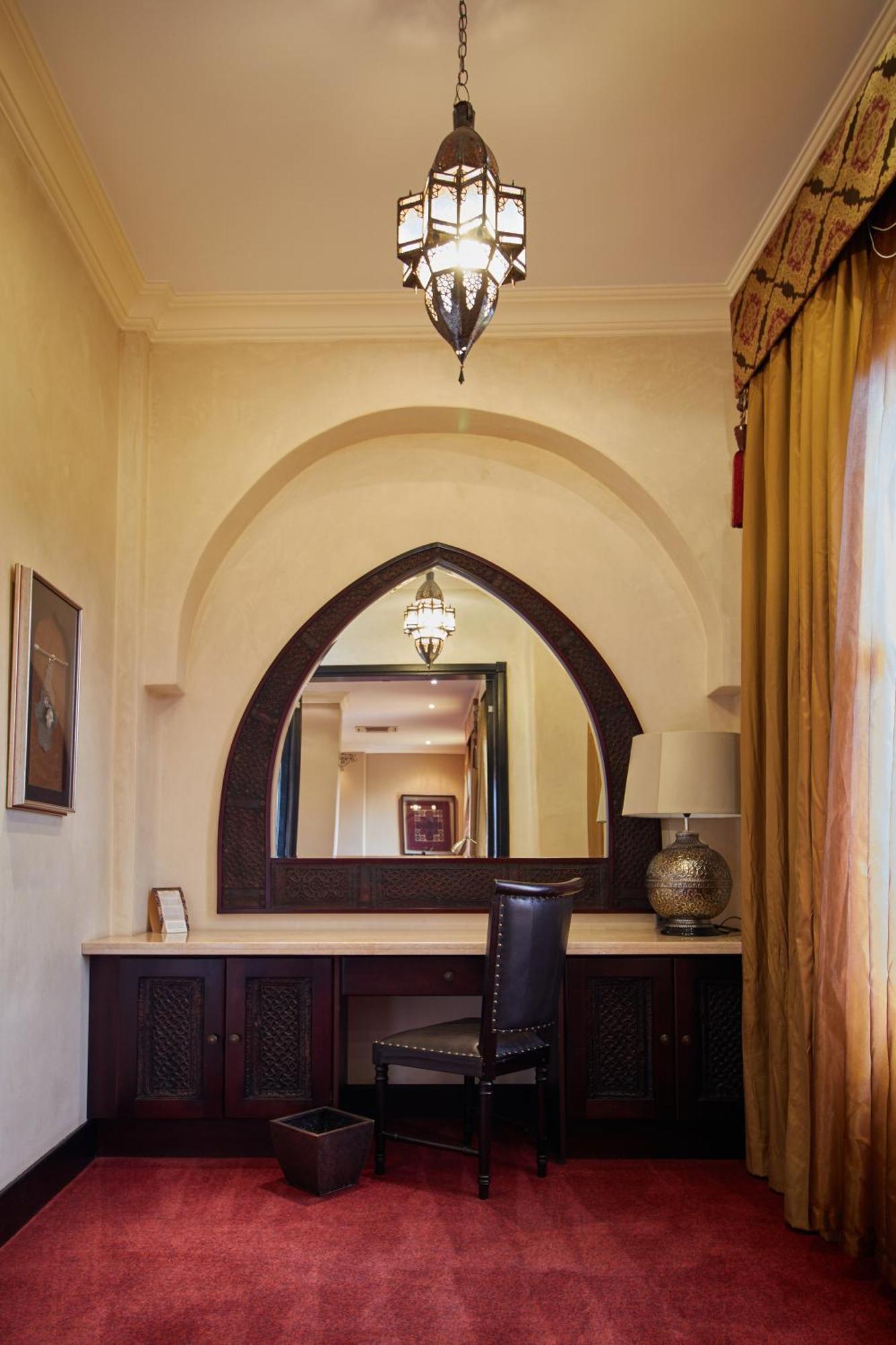 Royal Elephant Hotel & Conference Centre 켄투리온 외부 사진