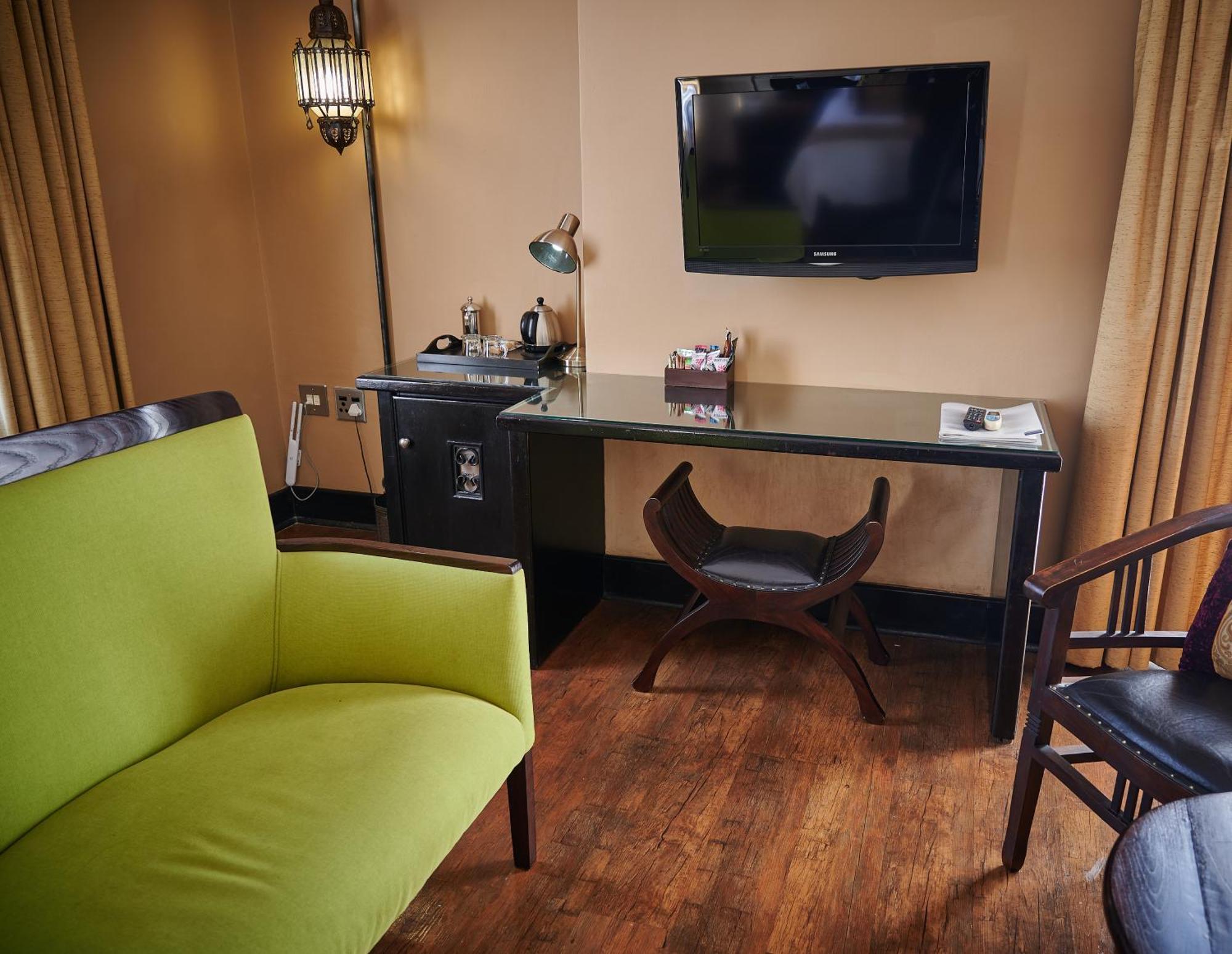 Royal Elephant Hotel & Conference Centre 켄투리온 외부 사진