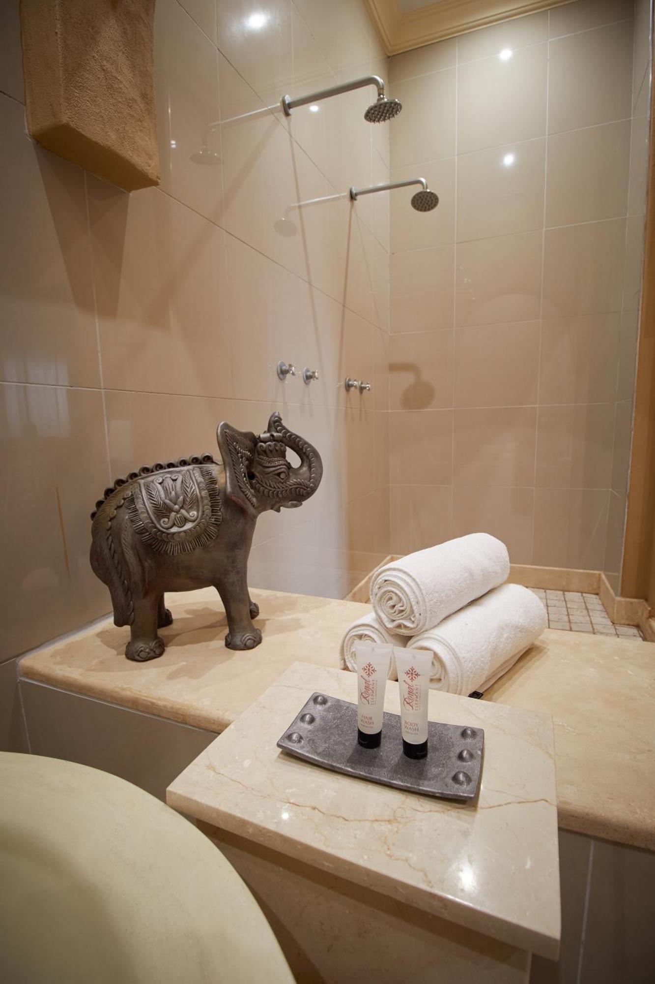 Royal Elephant Hotel & Conference Centre 켄투리온 외부 사진