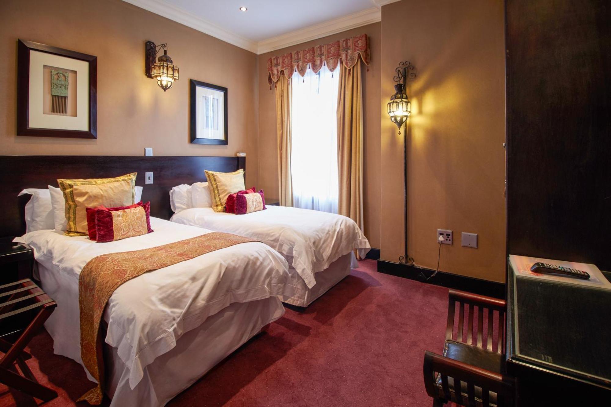 Royal Elephant Hotel & Conference Centre 켄투리온 외부 사진