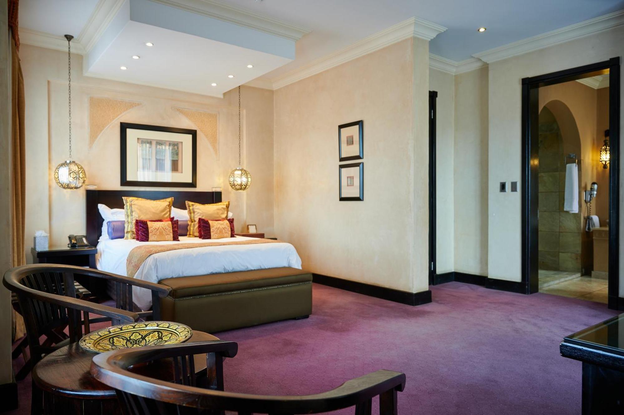 Royal Elephant Hotel & Conference Centre 켄투리온 외부 사진
