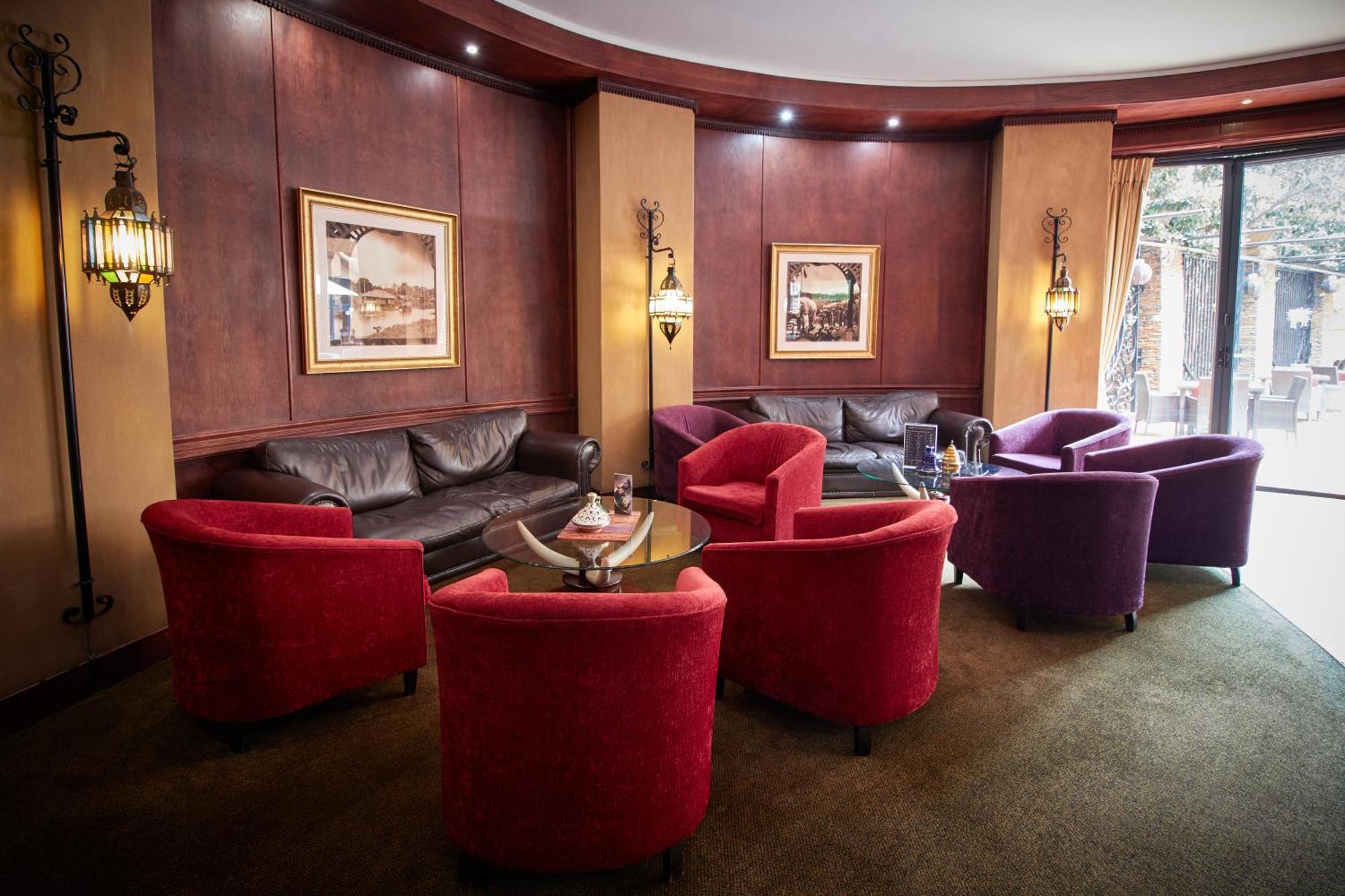 Royal Elephant Hotel & Conference Centre 켄투리온 외부 사진